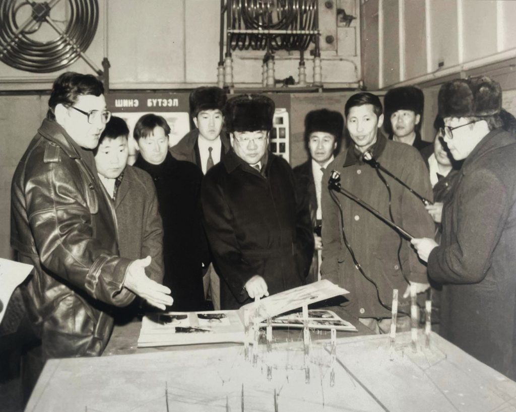 Анхны ерөнхийлөгч П.Очирбат ирж РНТС-тай танилцав